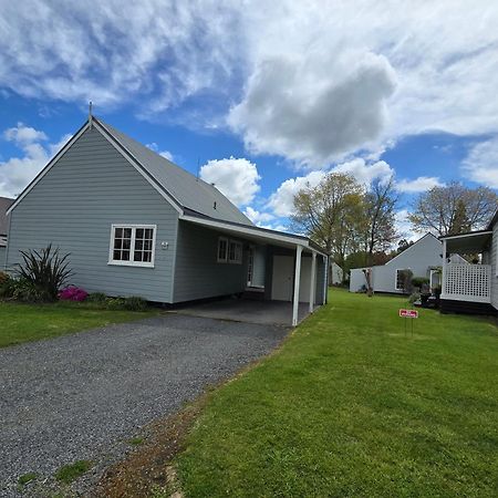 Huka Falls Resort Таупо Екстериор снимка The new houses at the village