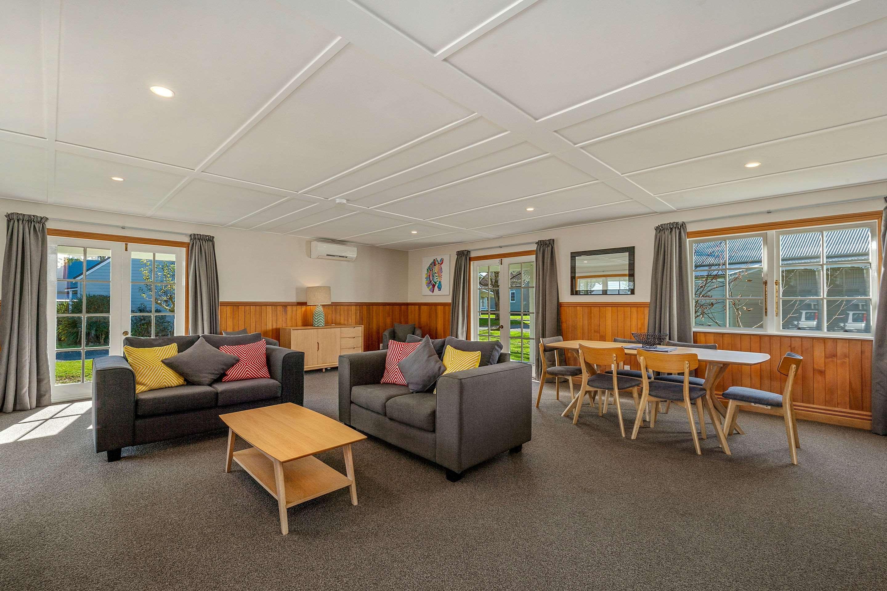 Huka Falls Resort Таупо Екстериор снимка The common room at the University of Waikato's Melville Hall