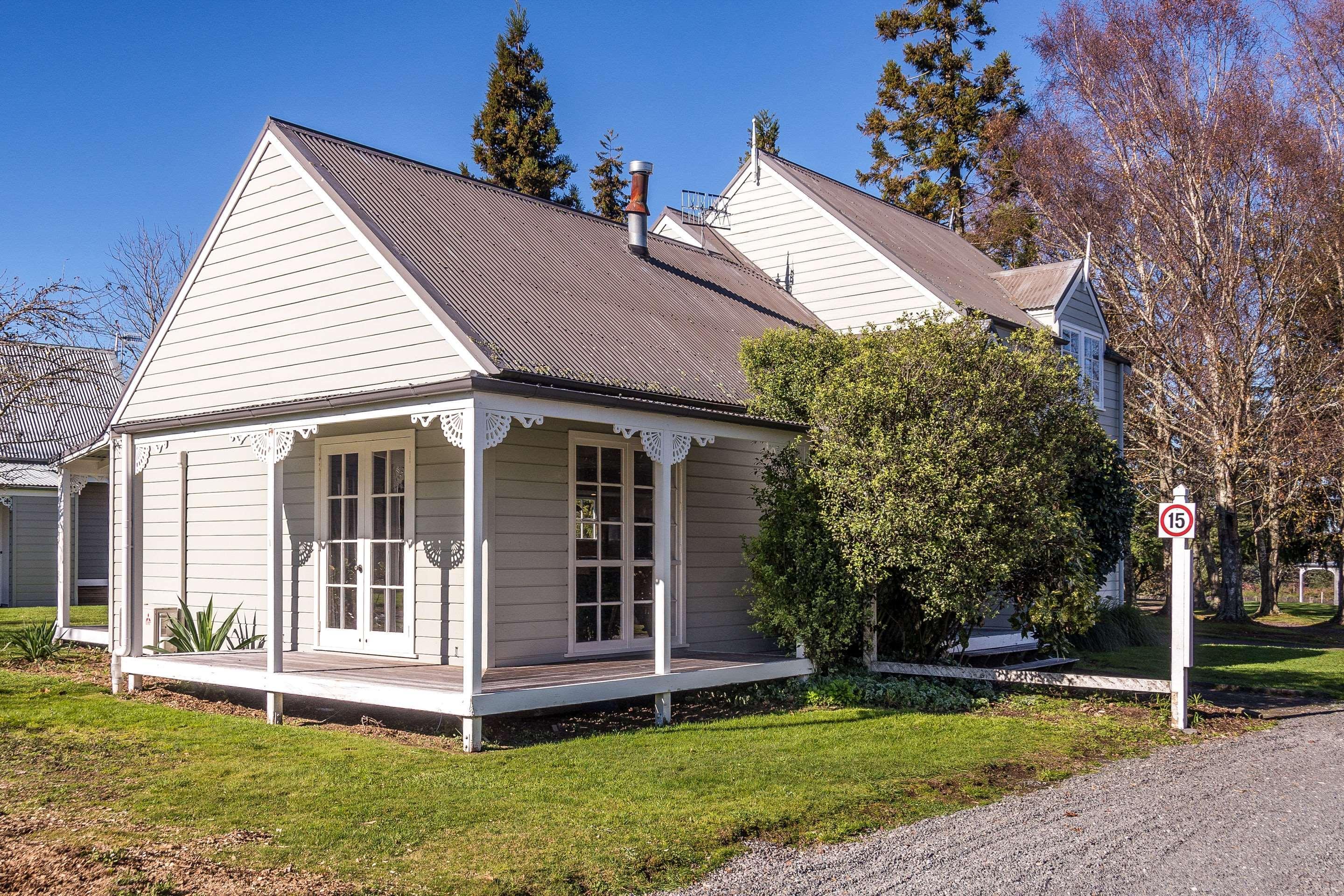 Huka Falls Resort Таупо Екстериор снимка The former police station at the centre of the village