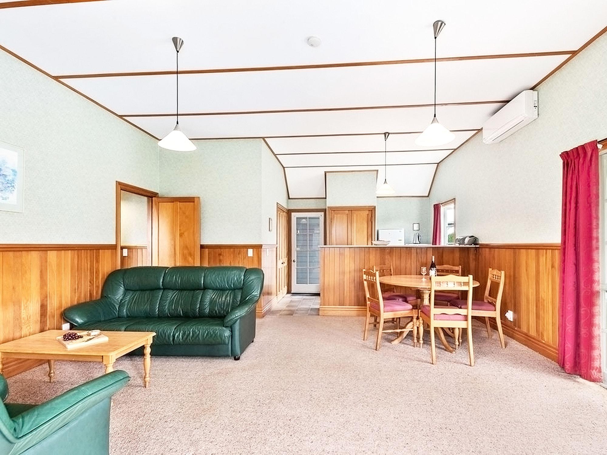 Huka Falls Resort Таупо Екстериор снимка The interior of the station building