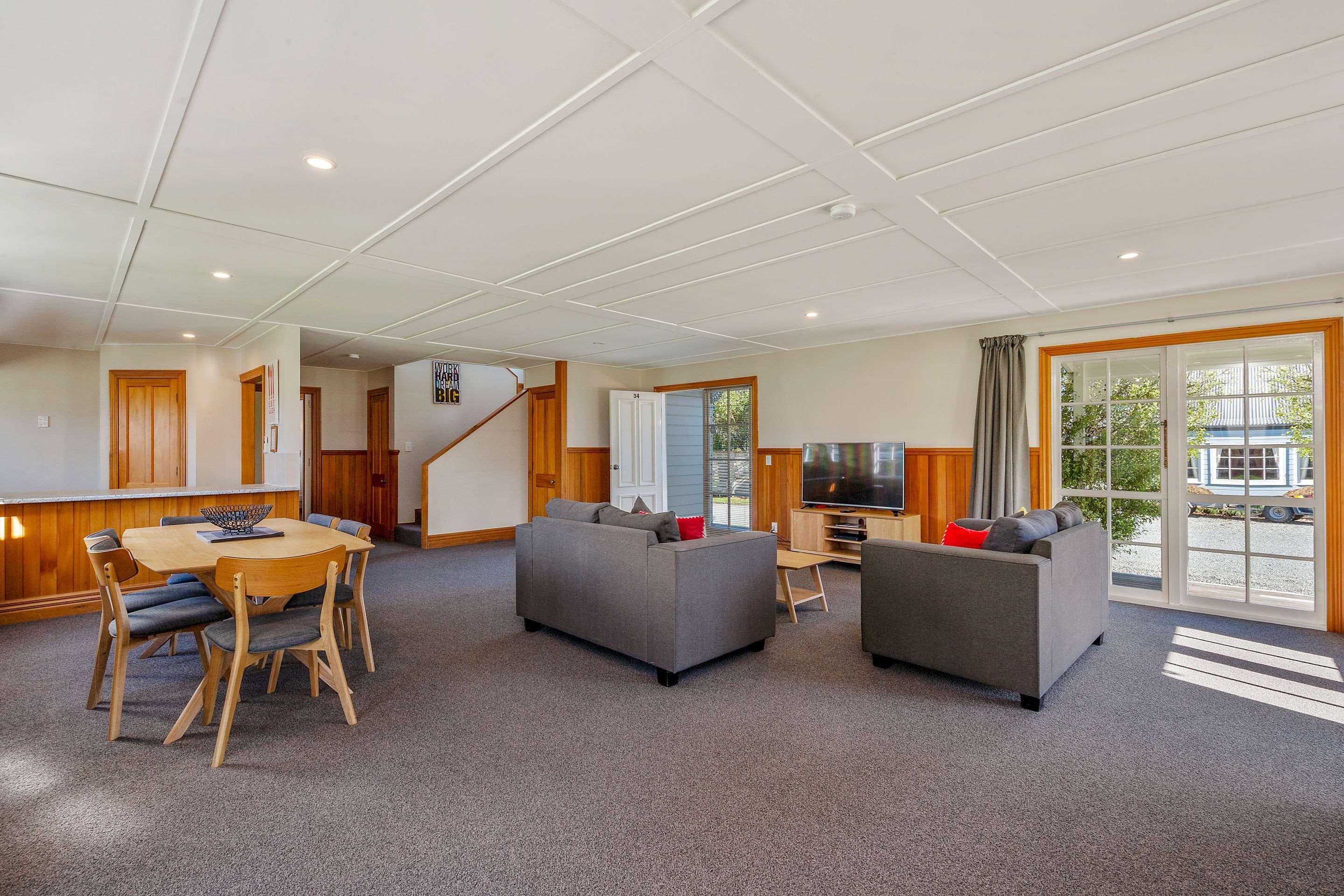 Huka Falls Resort Таупо Екстериор снимка Living area of a three-bedroom apartment