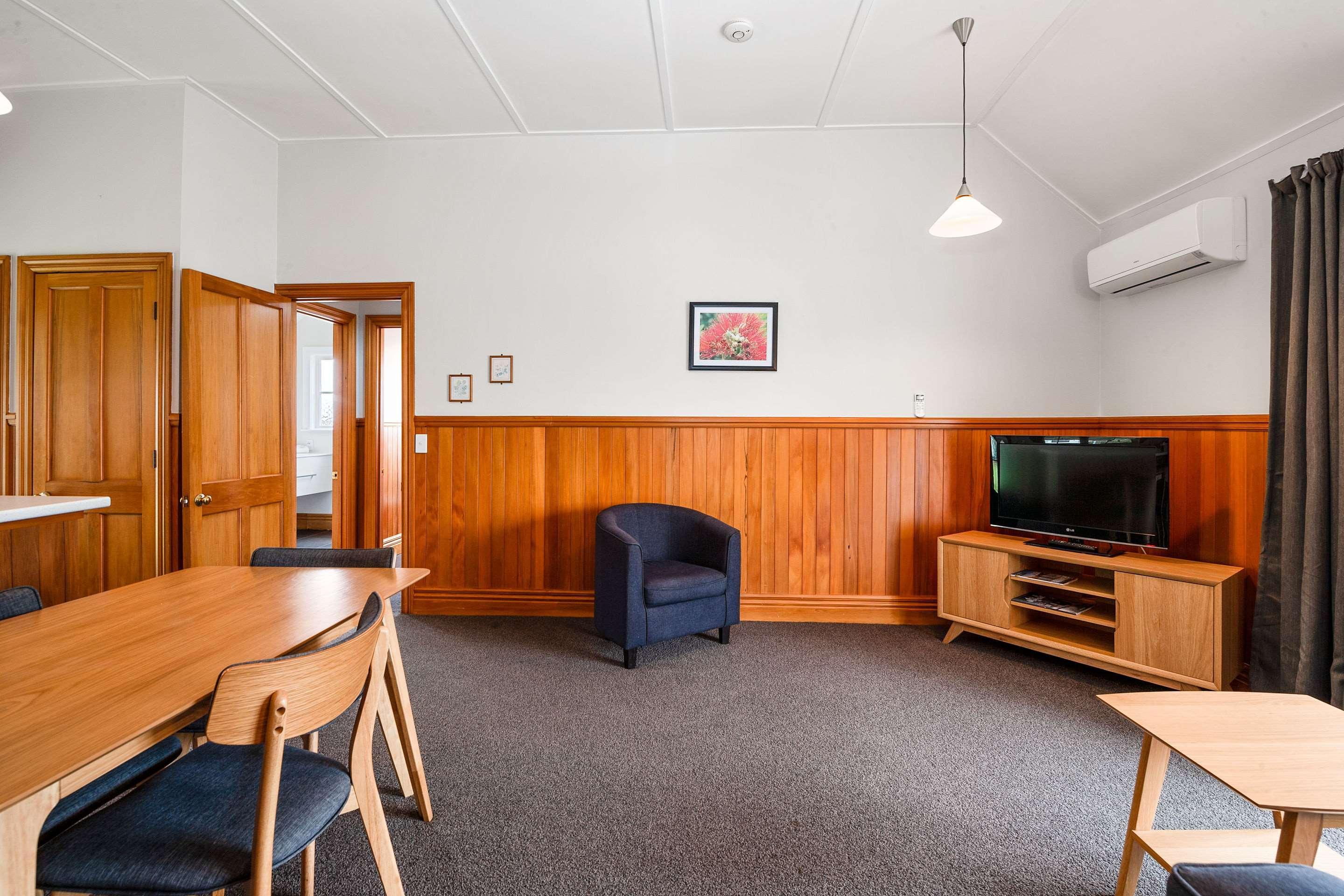 Huka Falls Resort Таупо Екстериор снимка A common room at the University of Otago