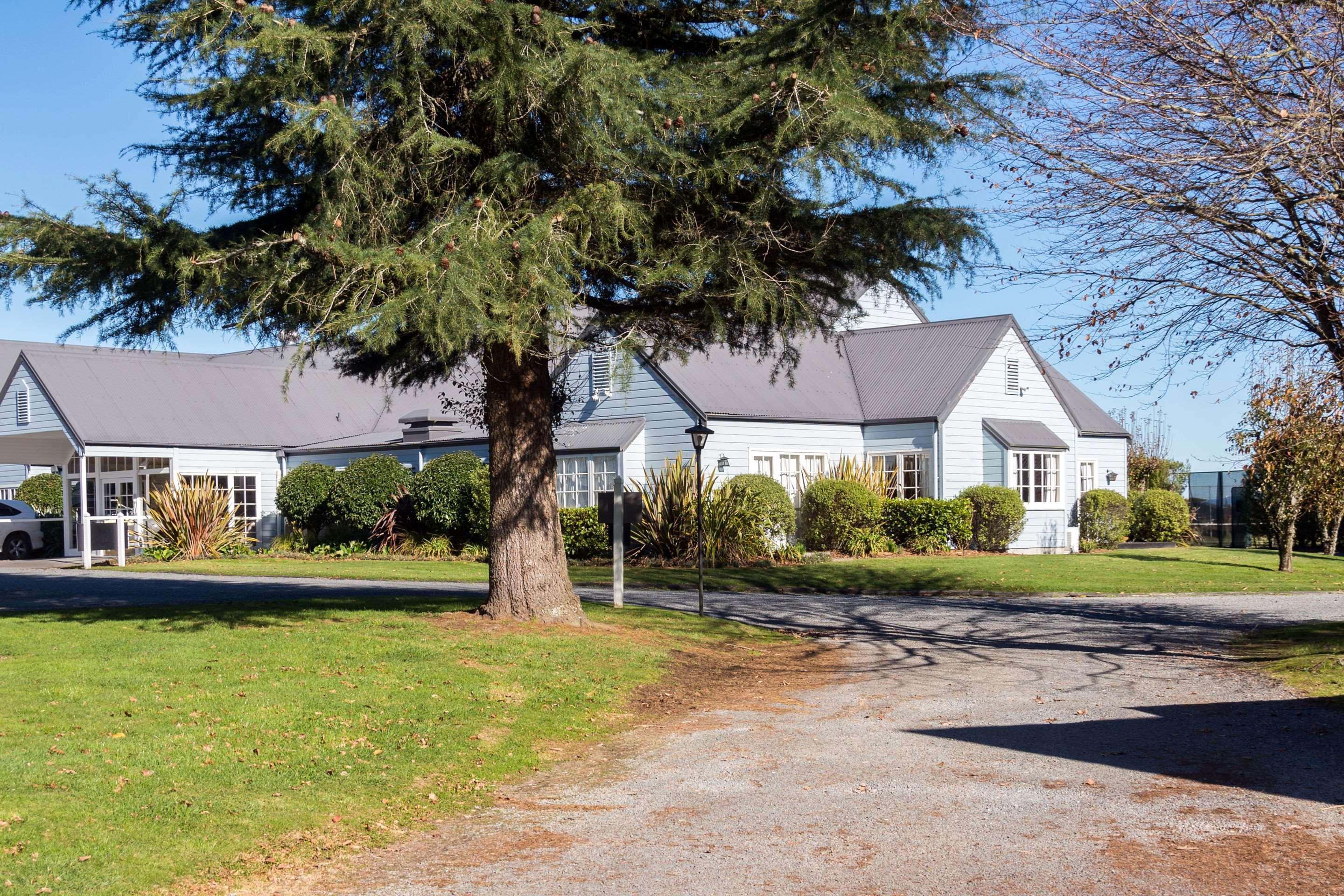 Huka Falls Resort Таупо Екстериор снимка The former school buildings at the former site