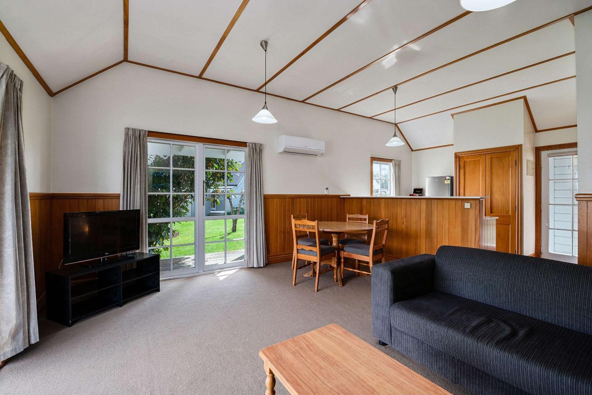 Huka Falls Resort Таупо Екстериор снимка A typical two bedroom apartment