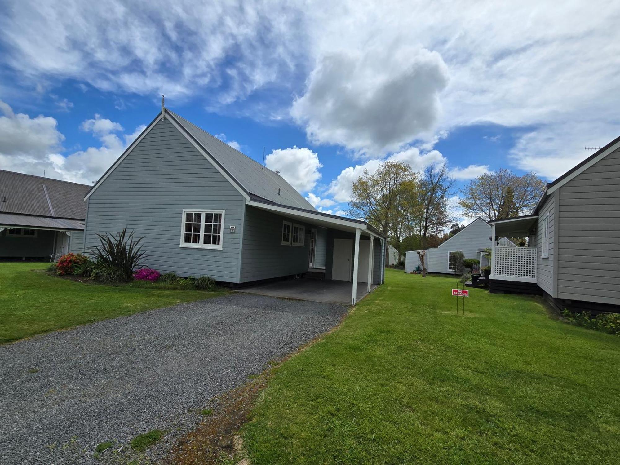 Huka Falls Resort Таупо Екстериор снимка The new houses at the village