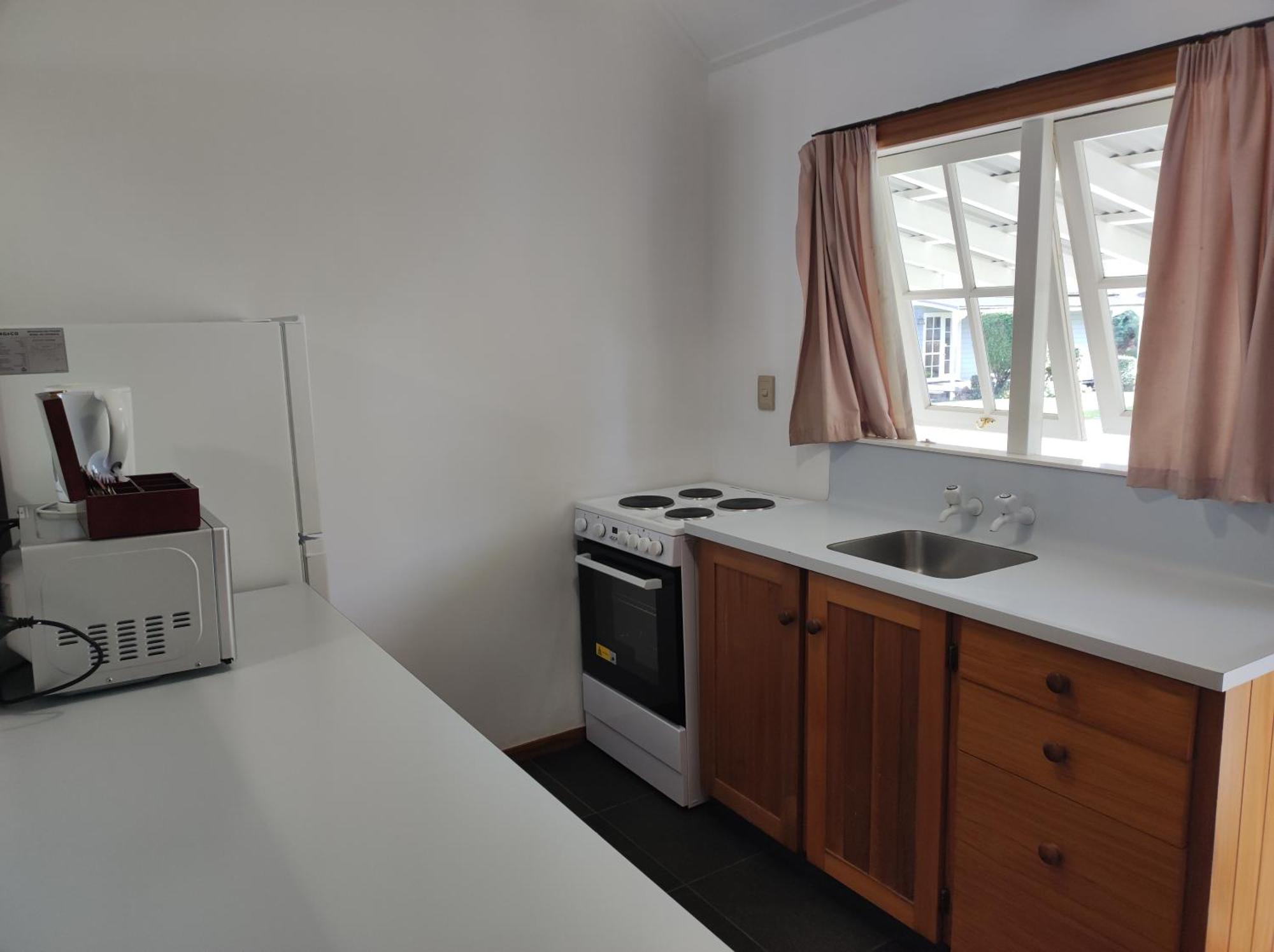 Huka Falls Resort Таупо Екстериор снимка A kitchen in a student flat
