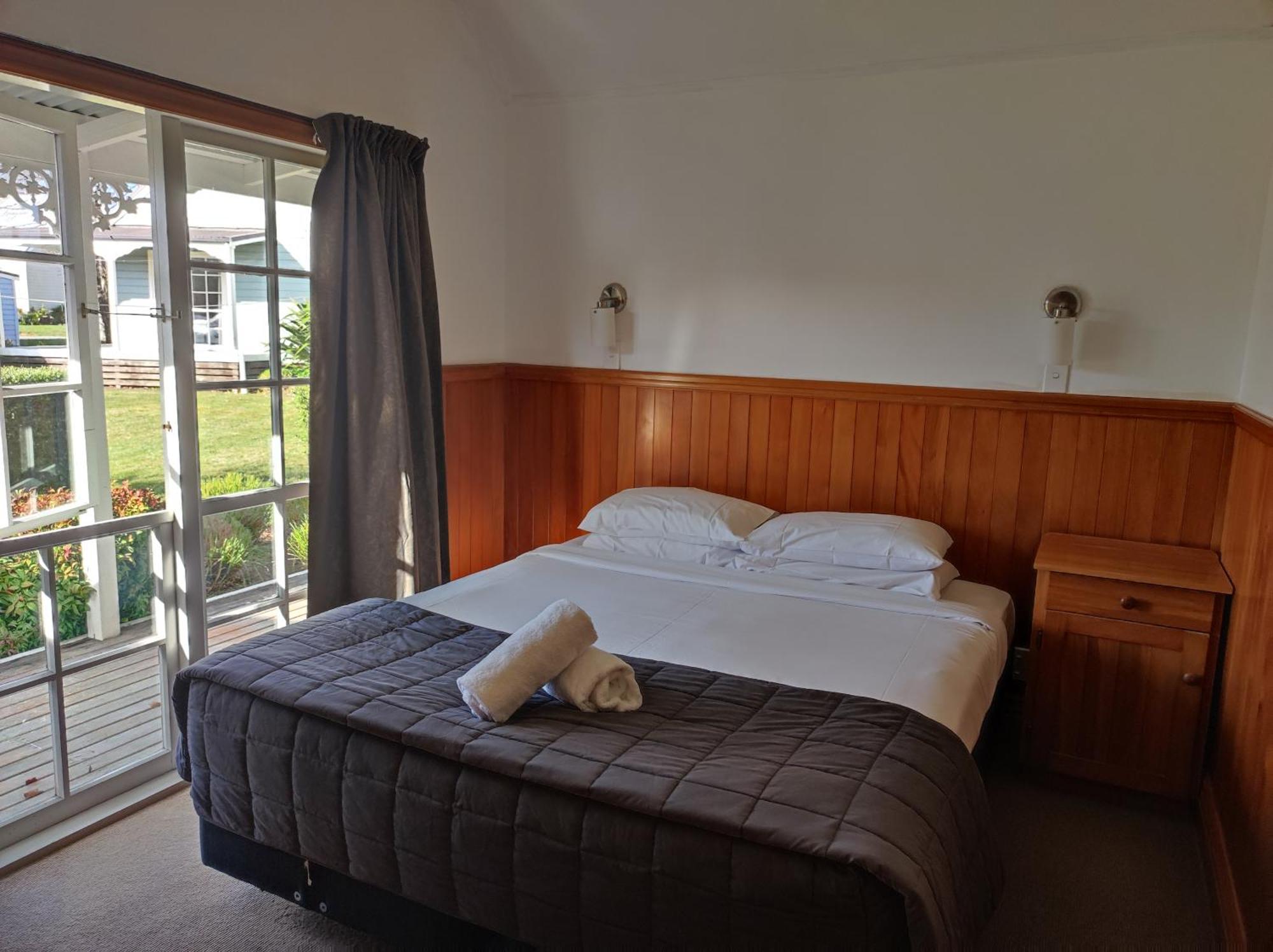 Huka Falls Resort Таупо Екстериор снимка A bedroom in a motel